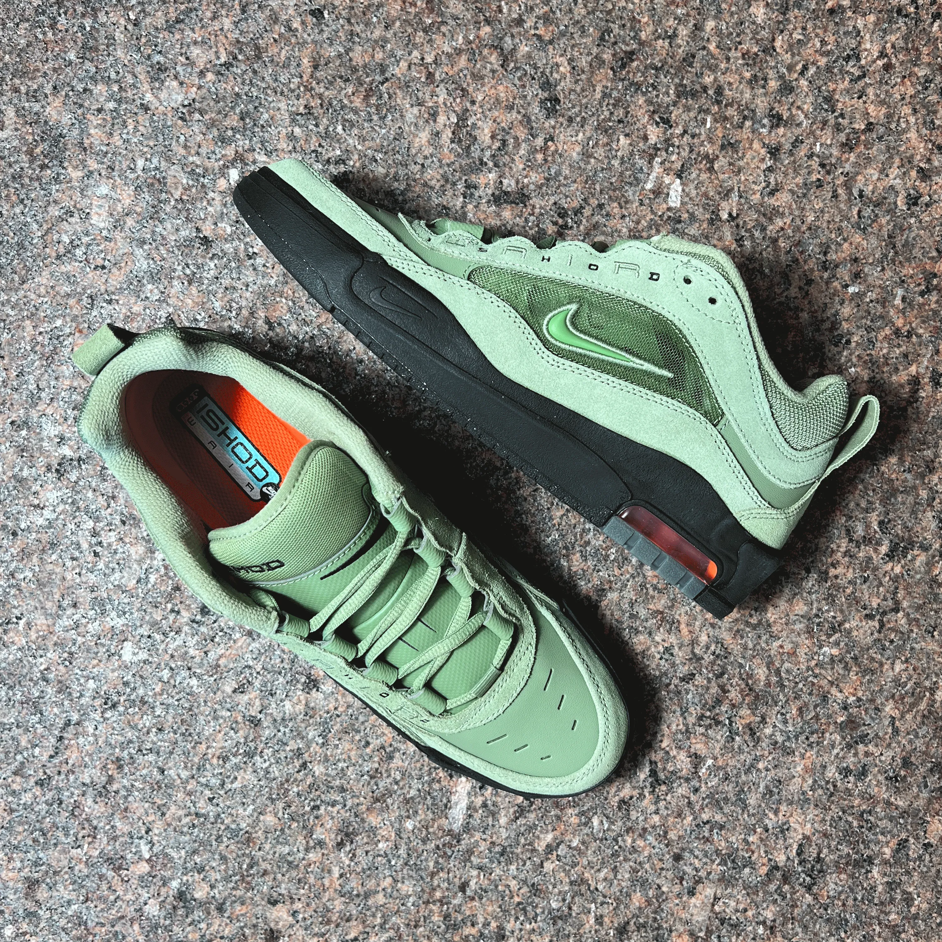 AIR MAX ISHOD - OIL GREEN