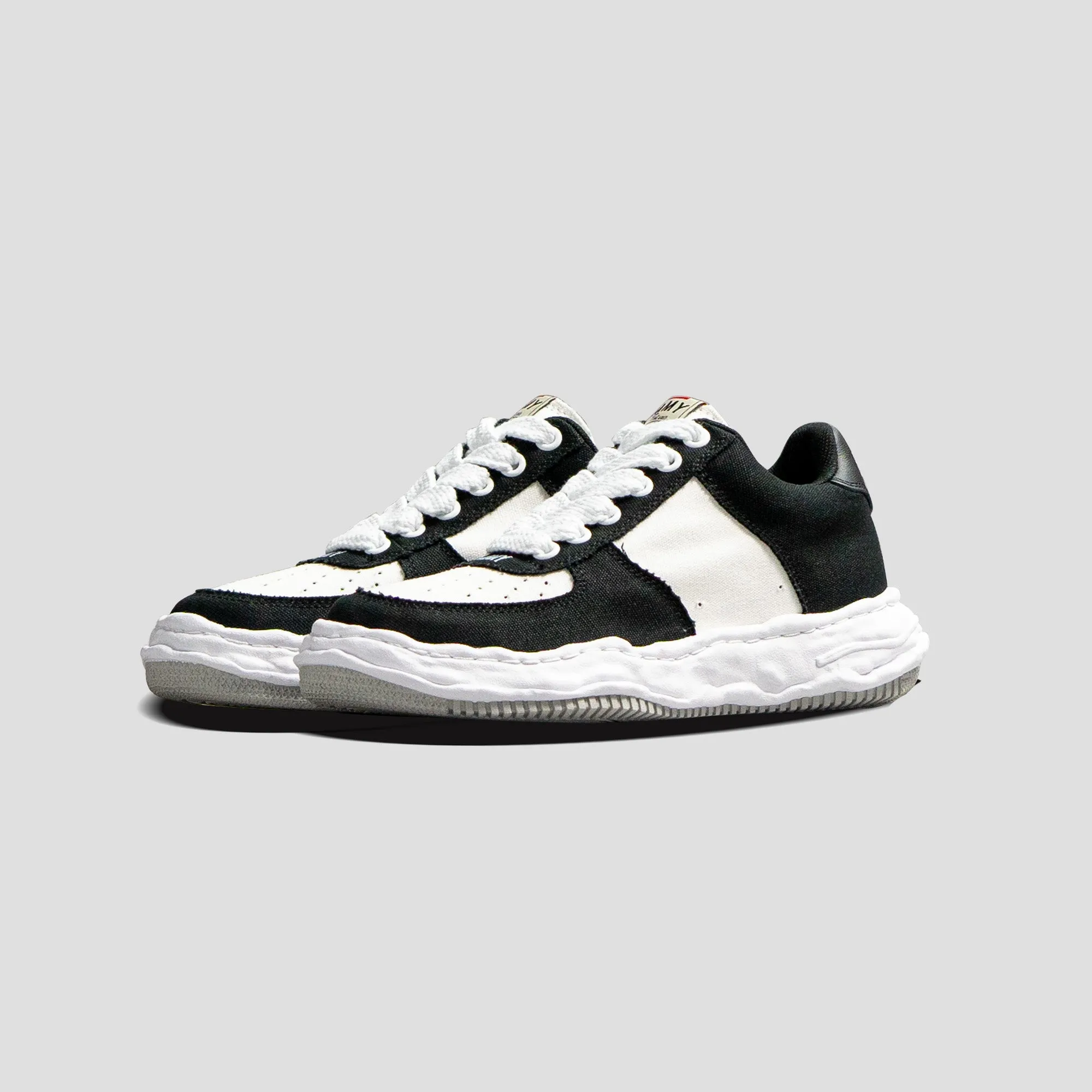 WAYNE OG SOLE LOW-TOP CANVAS SNEAKERS - BLACK/WHITE